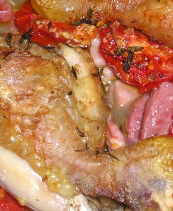 Cuisses de poulet au thym et à la tomate