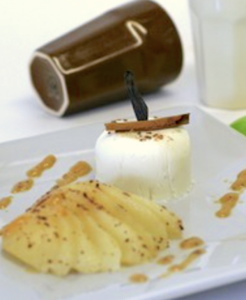 Pannacotta aux épices, poires et caramel épicé sans oeufs