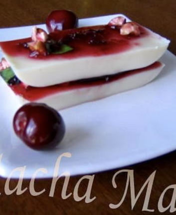 Millefeuille de pannacotta aux cerises sans oeufs ni gluten