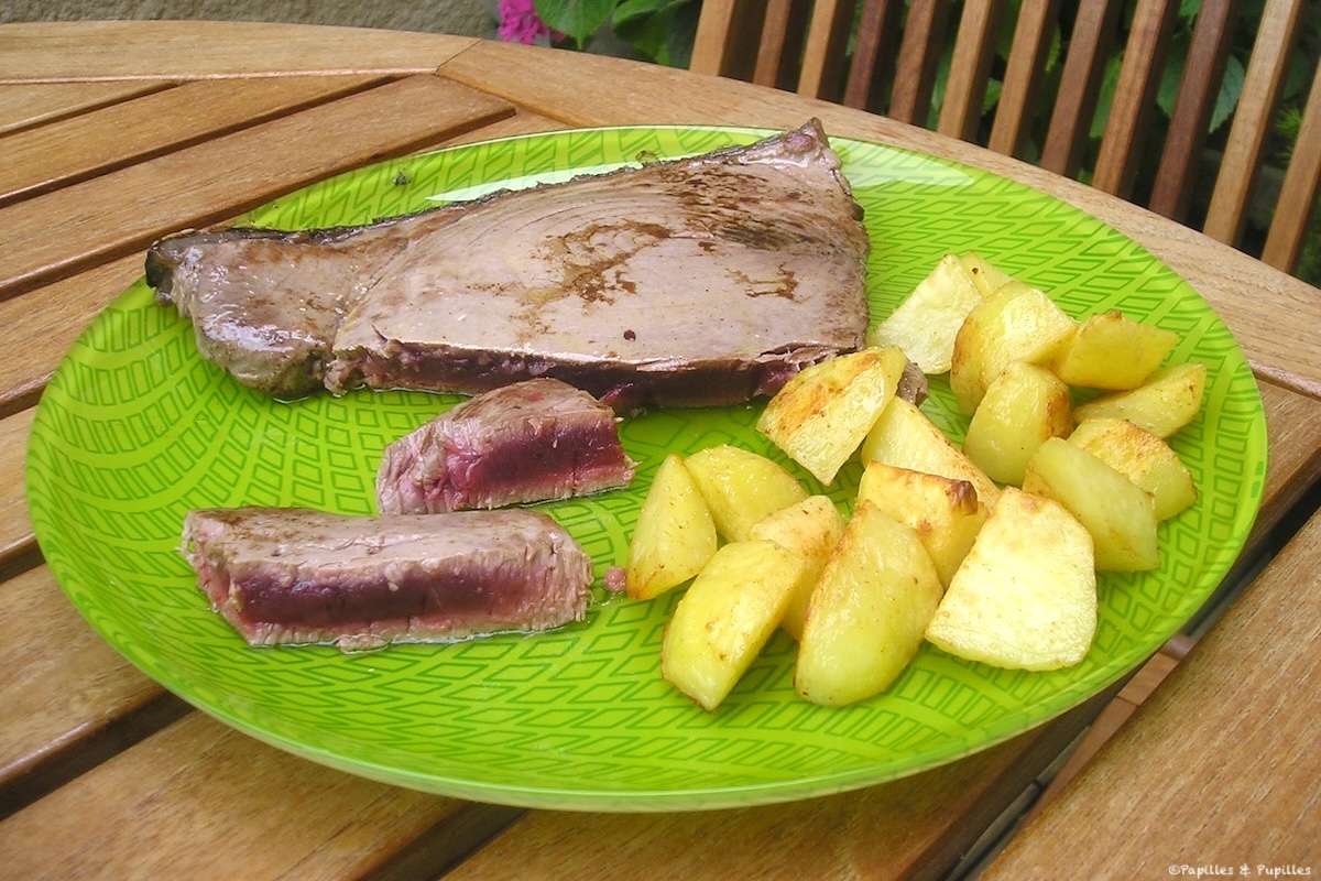 Steak de thon mi-cuit et country potatoes