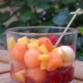 Salade de fruits d'été aux framboises, nectarines et melon