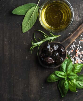 Sauce aux olives noires ©Shutterstock