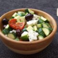 Salade de courgettes, feta, tomates et olives noires