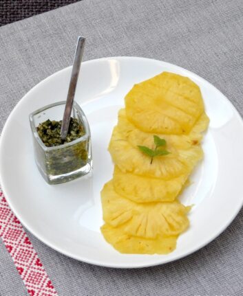 Carpaccio d'ananas et pesto de menthe