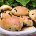 Petits pains aux pépites de chocolat et lait de noisette