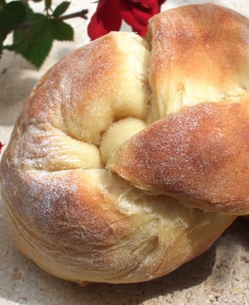 Petits pains au lait au thé et aux zestes de citron confit