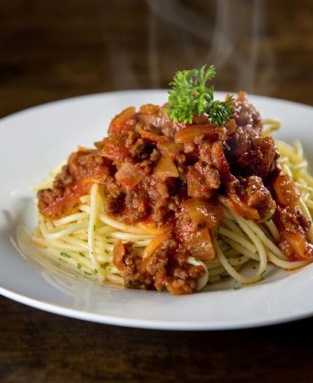 Spaghetttis Bolognaise © Atstock Productions shutterstock