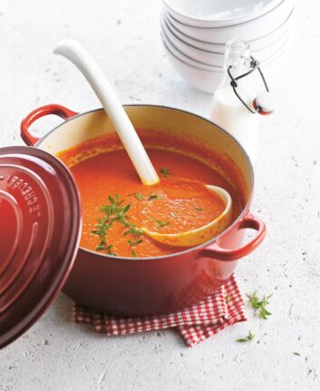 Soupe aux poivrons grillés ©Le Creuset - Borgerhoff & Lamberigts