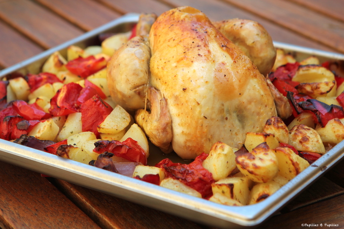 Poulet rôti aux pommes de terre, poivron et tomates