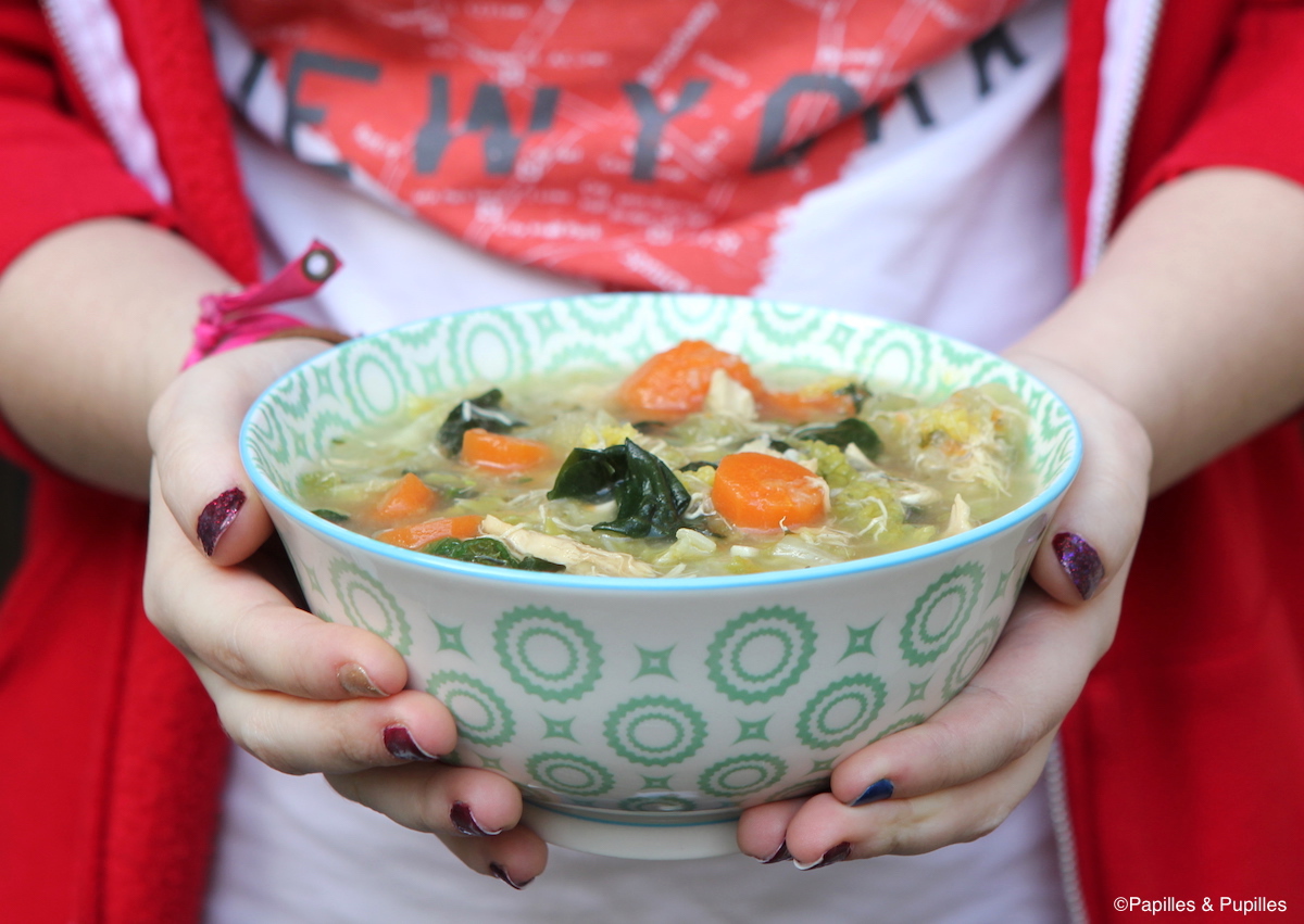 Recette simple de soupe chinoise de nouilles de riz, aux légumes et à la  coriandre