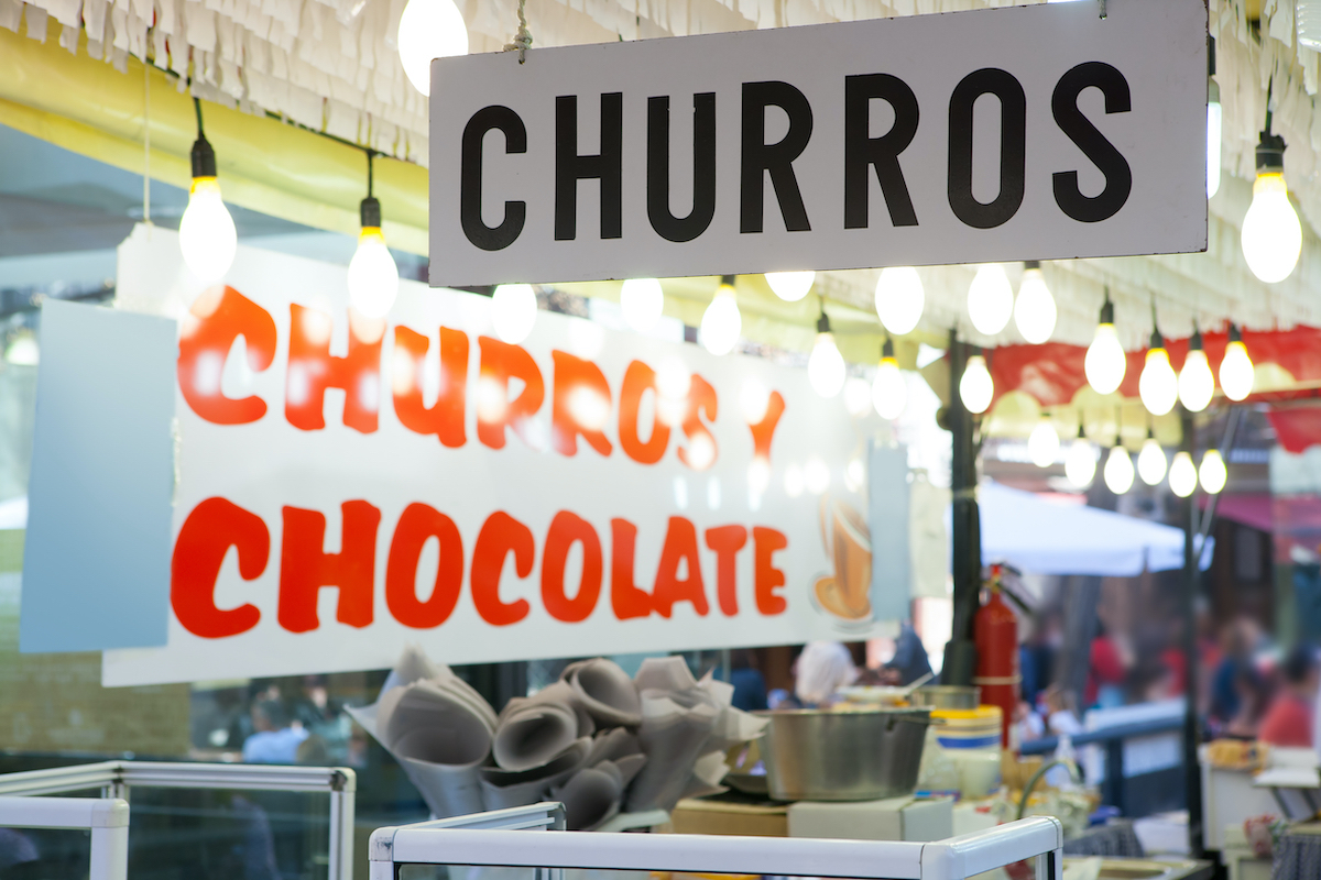 Le Petit Dejeuner Espagnol Cafe Au Lait Chocolat Chaud Churros Et Tortillas Au Menu