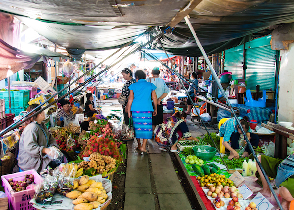 Maeklong Market ©Constantin Stanciu shutterstock