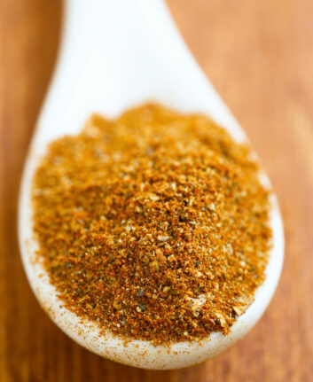 Baharat, mélange d'épices ©MariaKovaleva shutterstock