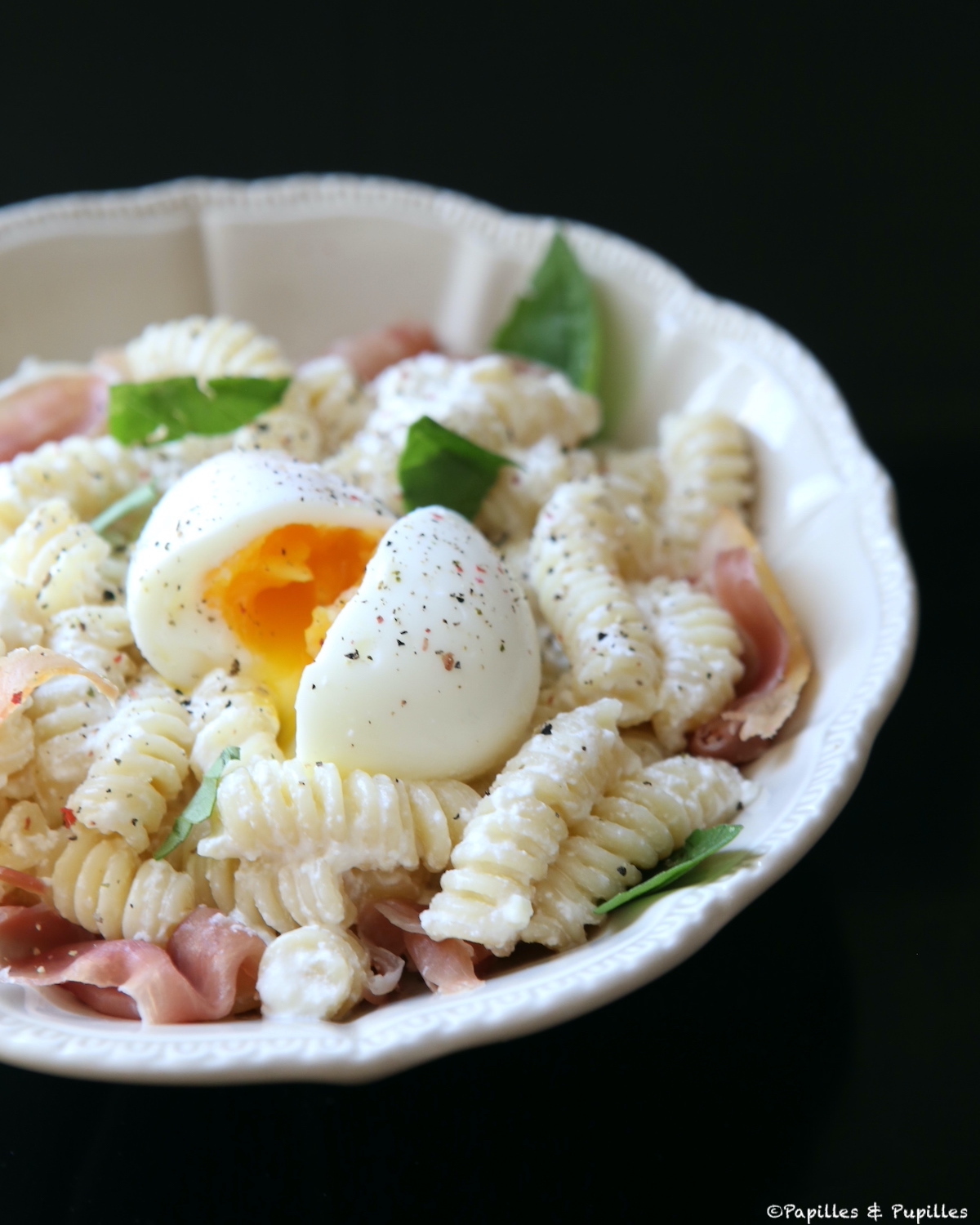 Pâtes à la ricotta, jambon cru et basilic