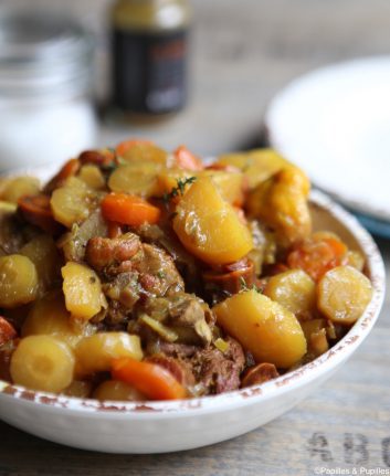 Poulet aux carottes, pomme de terre et épices douces