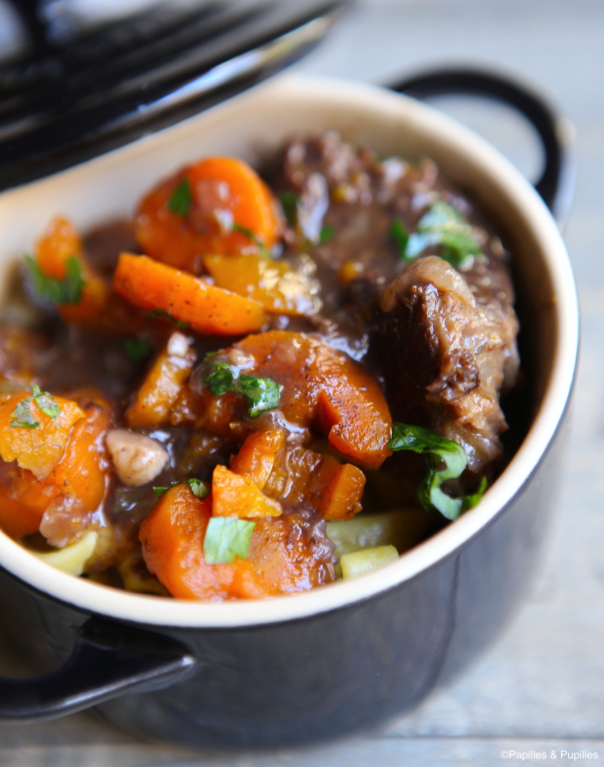 Boeuf aux carottes et au vin rouge à l'autocuiseur