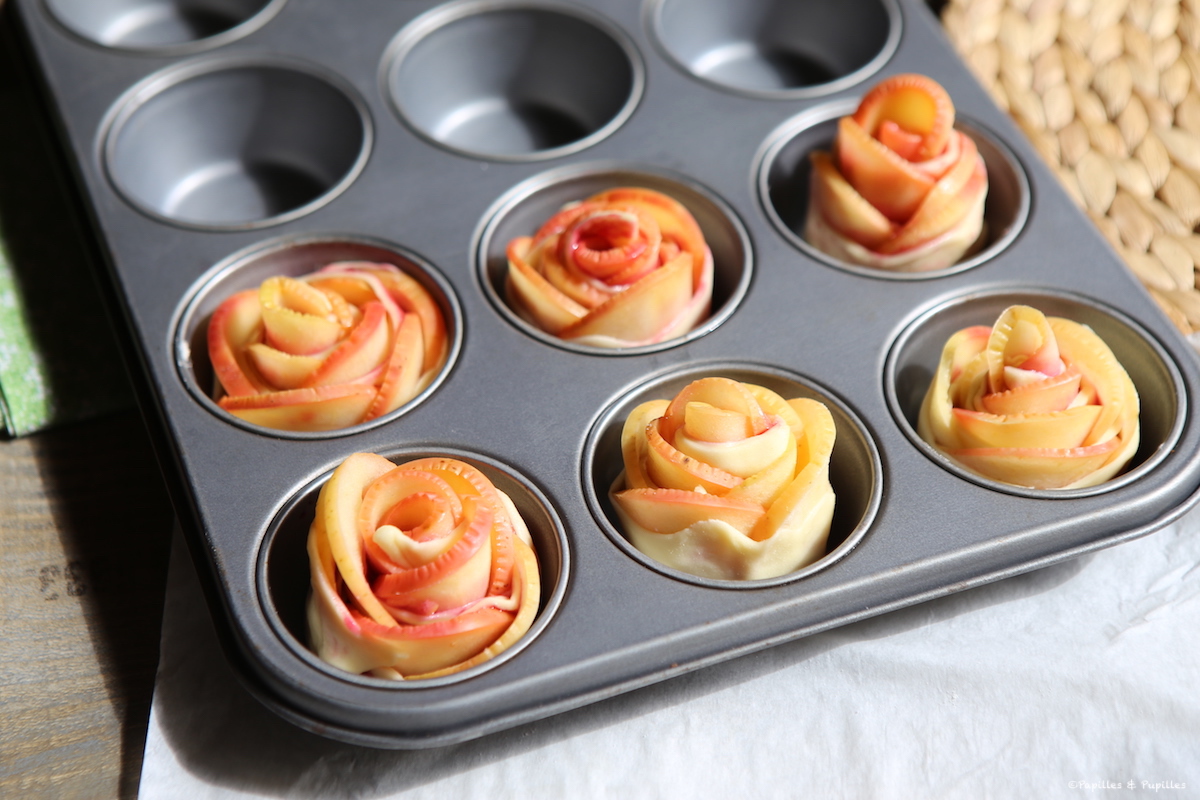 Les roses dans le moule à muffins