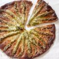 Tarte aux asperges vertes, moutarde et Cantal