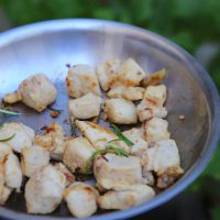 Poulet mariné au citron et romarin