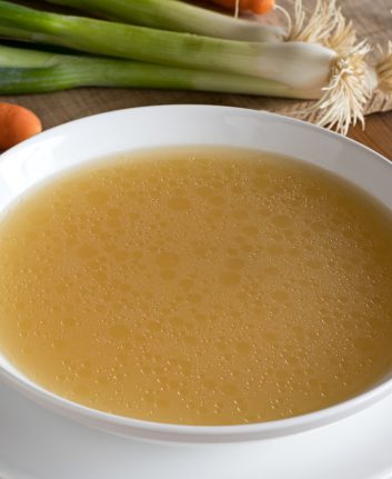 Assiette Bouillon d'os ©Madeleine Steinbach shutterstock