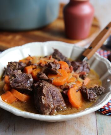 Boeuf mijoté à la moutarde et au whisky