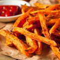 Frites de patate douce au four ©Brent Hofackershutterstock