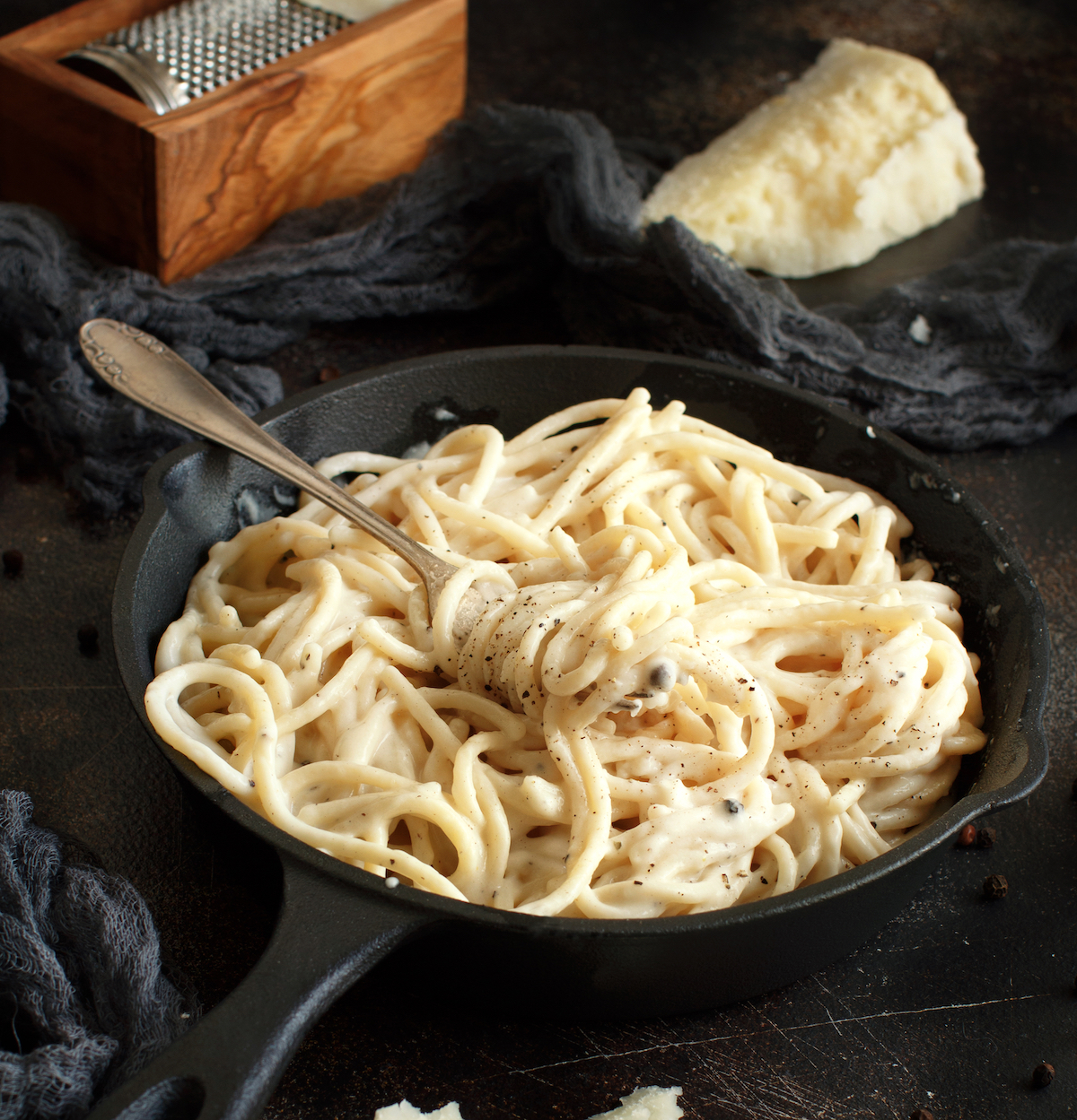 Spaghetti cacio e pepe ©Karissaa shutterstock