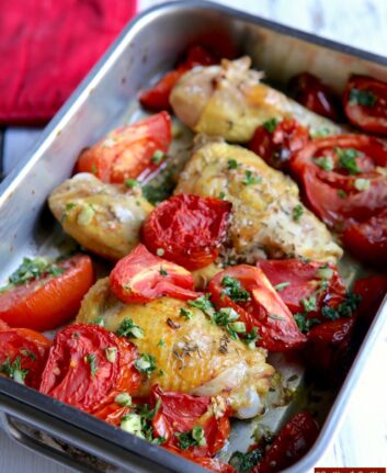 Cuisses de poulet au four, tomates et thym