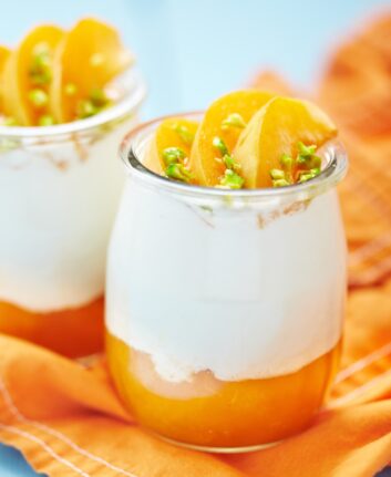 Verrines d'abricots yaourts pistache © Elena Shashkina shutterstock