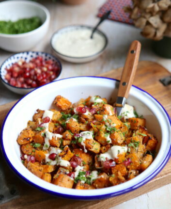 Dés de butternut, sauce au tahiné, grenade