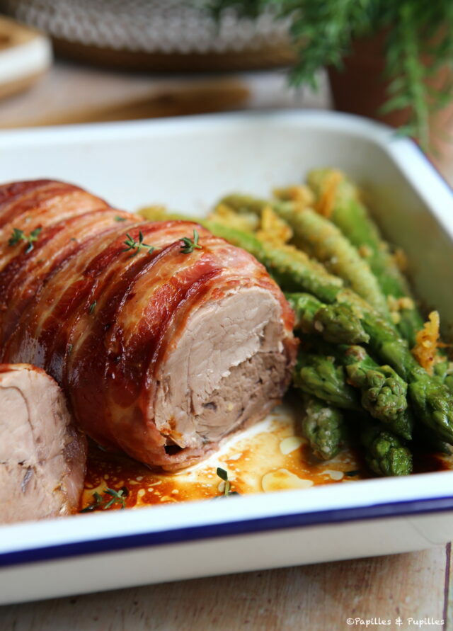 Rôti de veau en croûte de lard fumé et asperges vertes