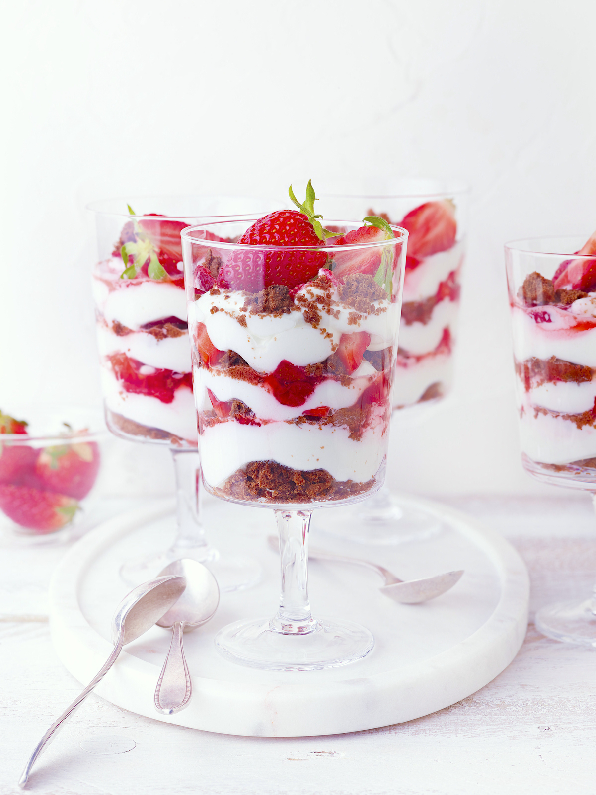 Verrines de fraises chantilly chocolat ©Julie Mechali : Annelyse Chardon : Cniel