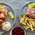 Lobster Roll, coleslaw et frites