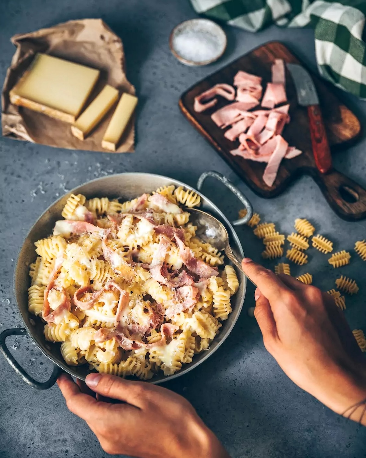 Pâtes au jambon, fromage et huile de truffe ©Madrange