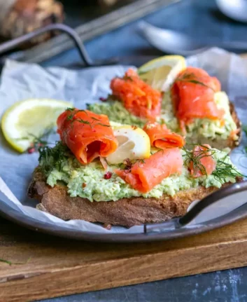 Tartine au saumon fumé et avocat