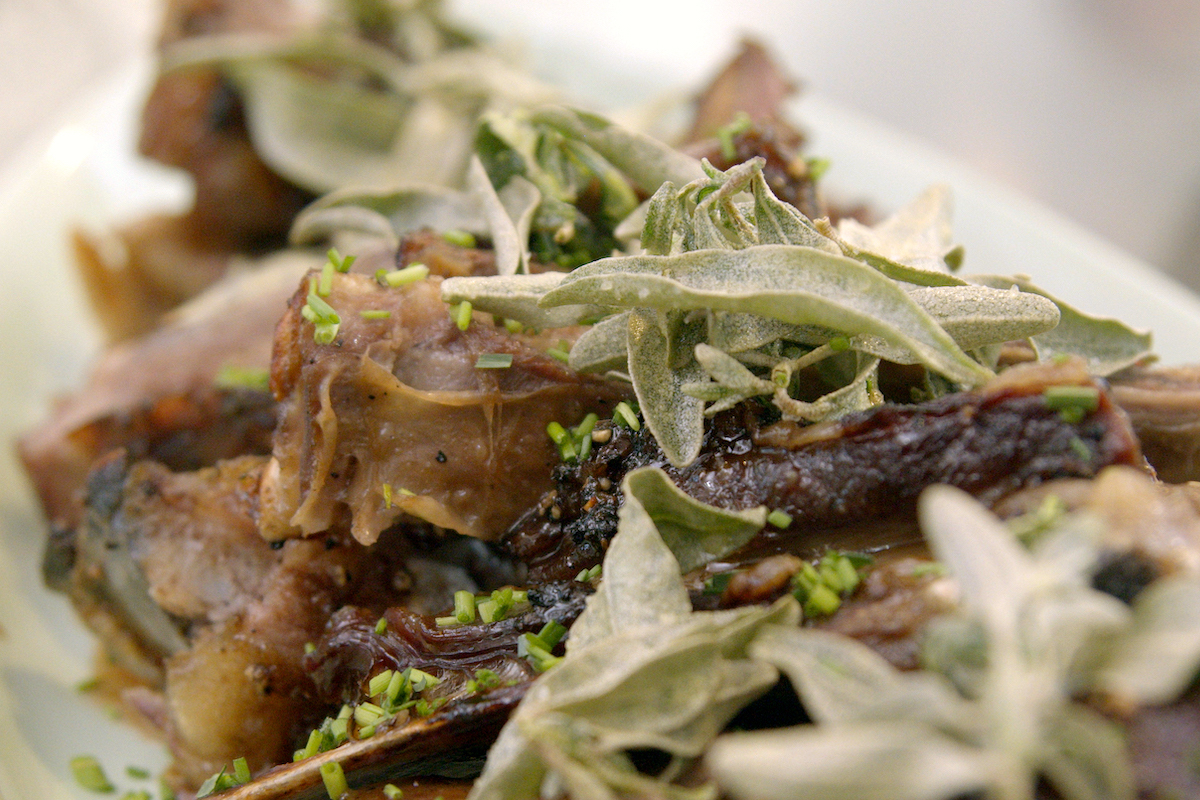 Côtes d'agneau aux herbes du bush 