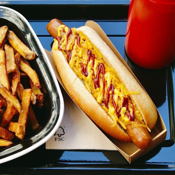 Hot dog et frites ©Pickeat