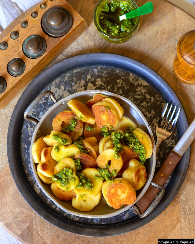 Quenelles à la poêle, sauce pesto au basilic