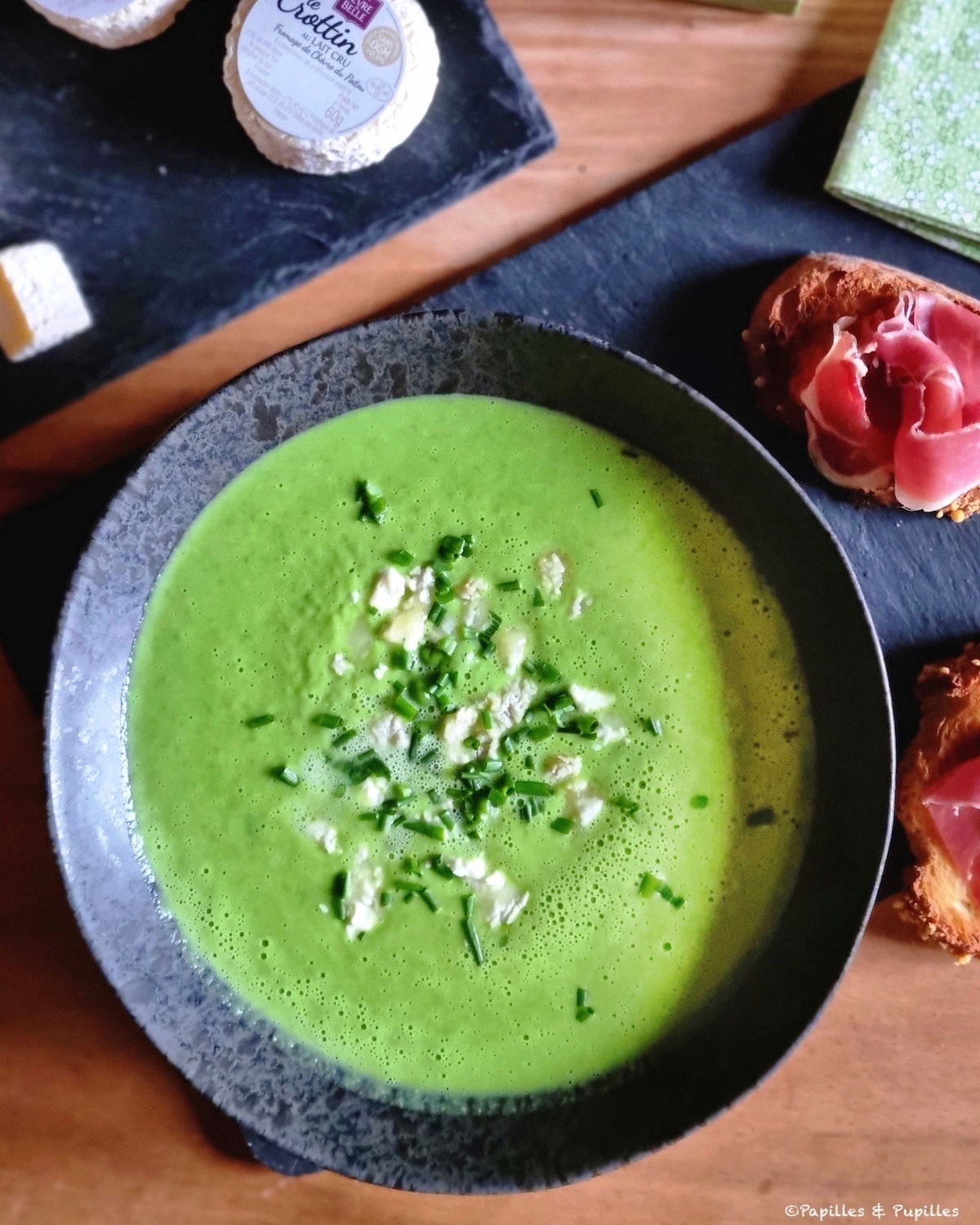 Velouté de petits pois et Crottin