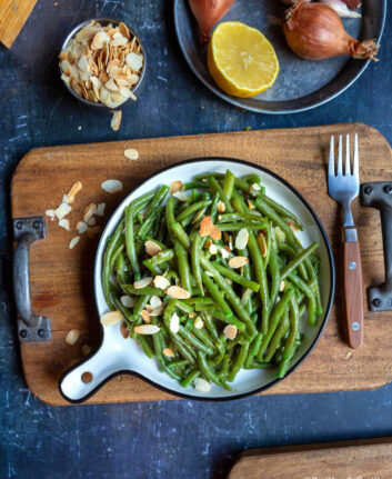 Haricots verts, échalotes ail et amandes