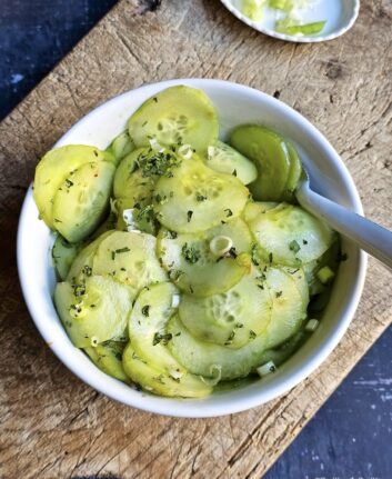 Salade de concombre ail, gingembre et soja