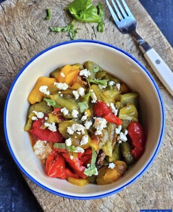 Salade de poivrons, feta et basilic