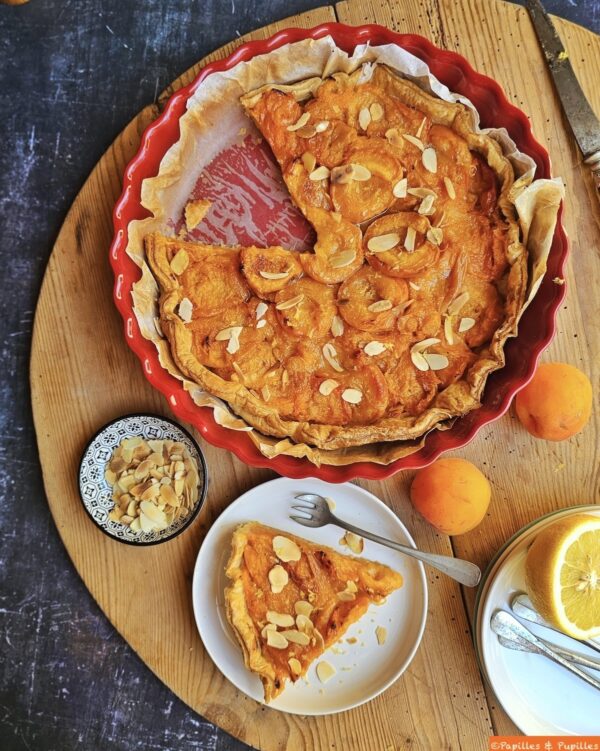 Tarte à l'abricot, amandes, romarin