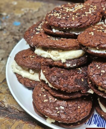 Cookies au chocolat façon brownies, crème au tahiné